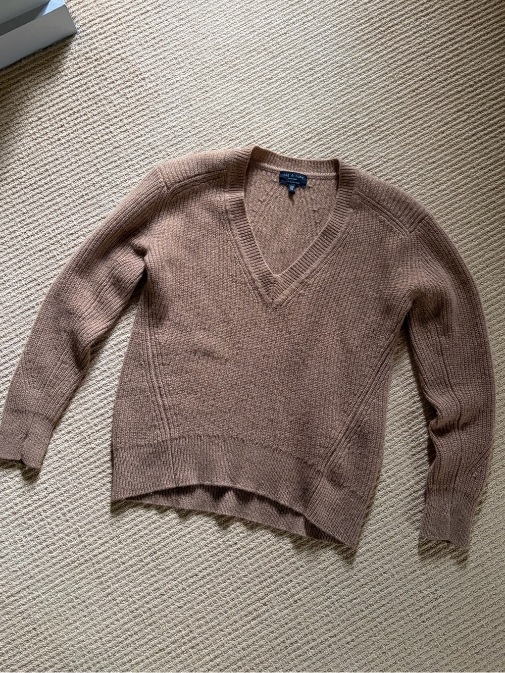 Rag & Bone women’s v-neck cashmere sweater